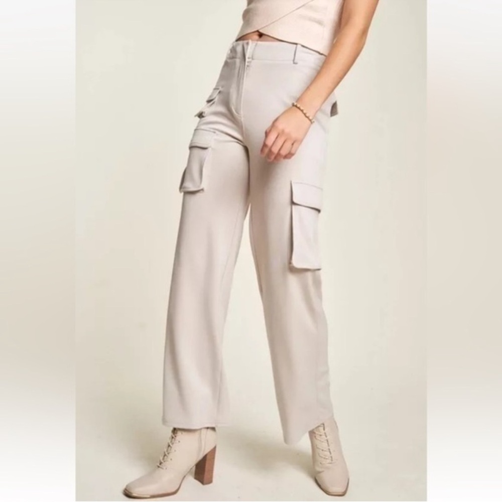 DAVI & DANI STRAIGHT LEG HIGH WAIST CARGO PANTS W/TUMMY CONTROL NWT M